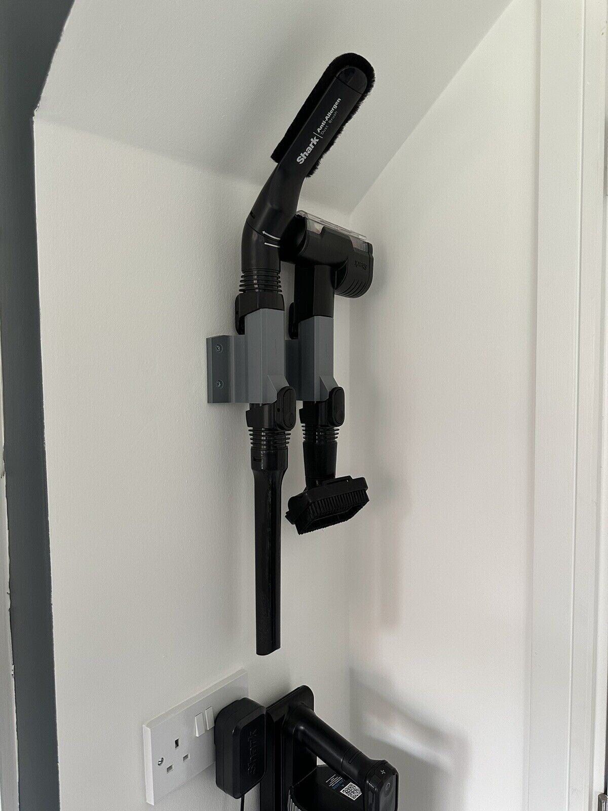 Shark Stratos IZ420 Pet Pro Cordless Vacuum Wall Mount accessory holder dock