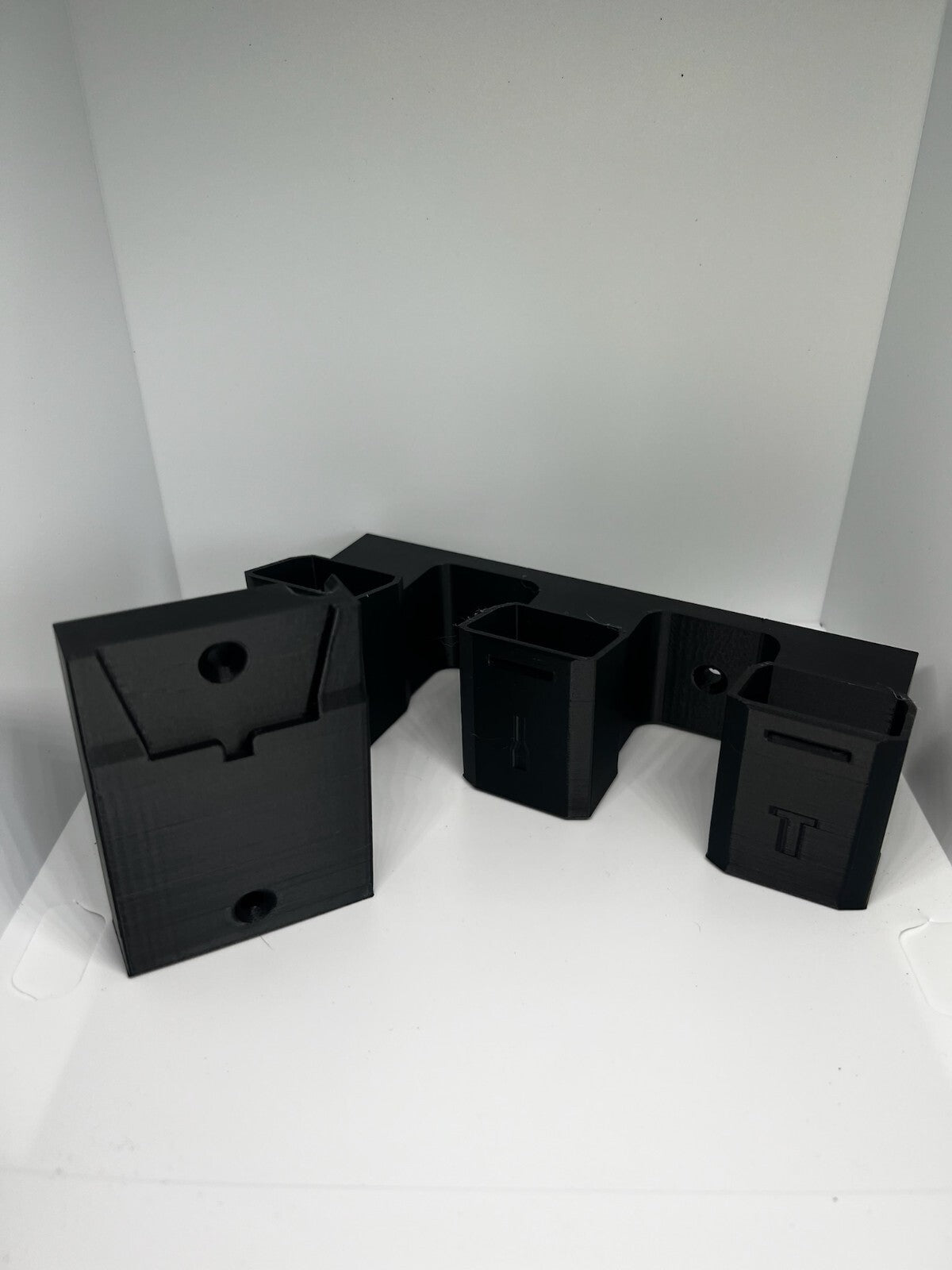 Shark Vacuum Wall Mount Mounting Bracket Dock Cable Holder For Shark IZ202 UK