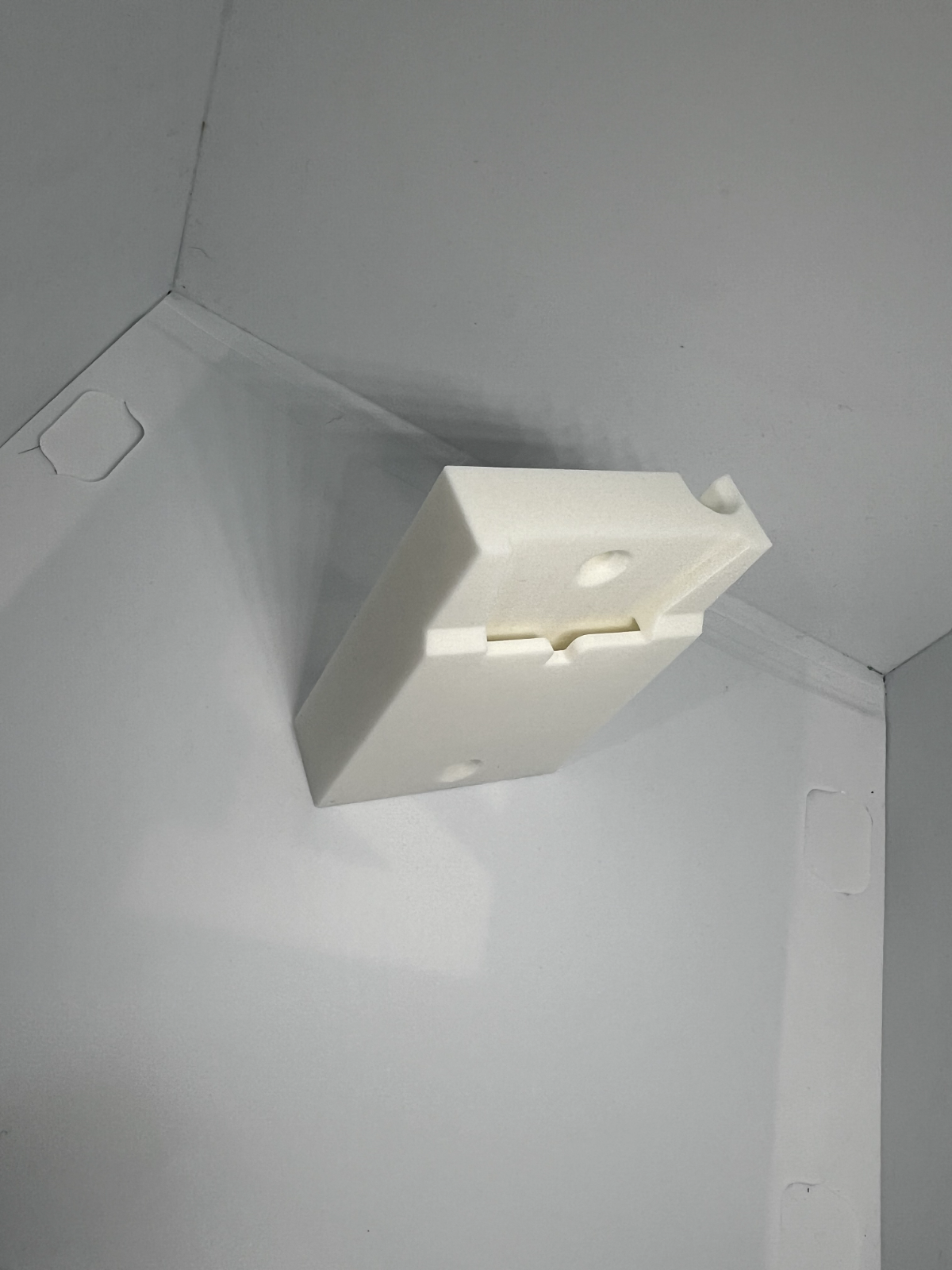 White Wall mount bracket holder Shark Vacuum IZ202UK, IZ202UKT, IZ252UK, IZ300UK