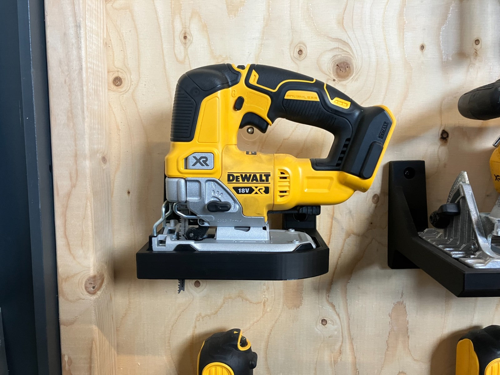 dewal DCS334N-XJ Cordless brushless jigsaw wall mount organised holder bracket