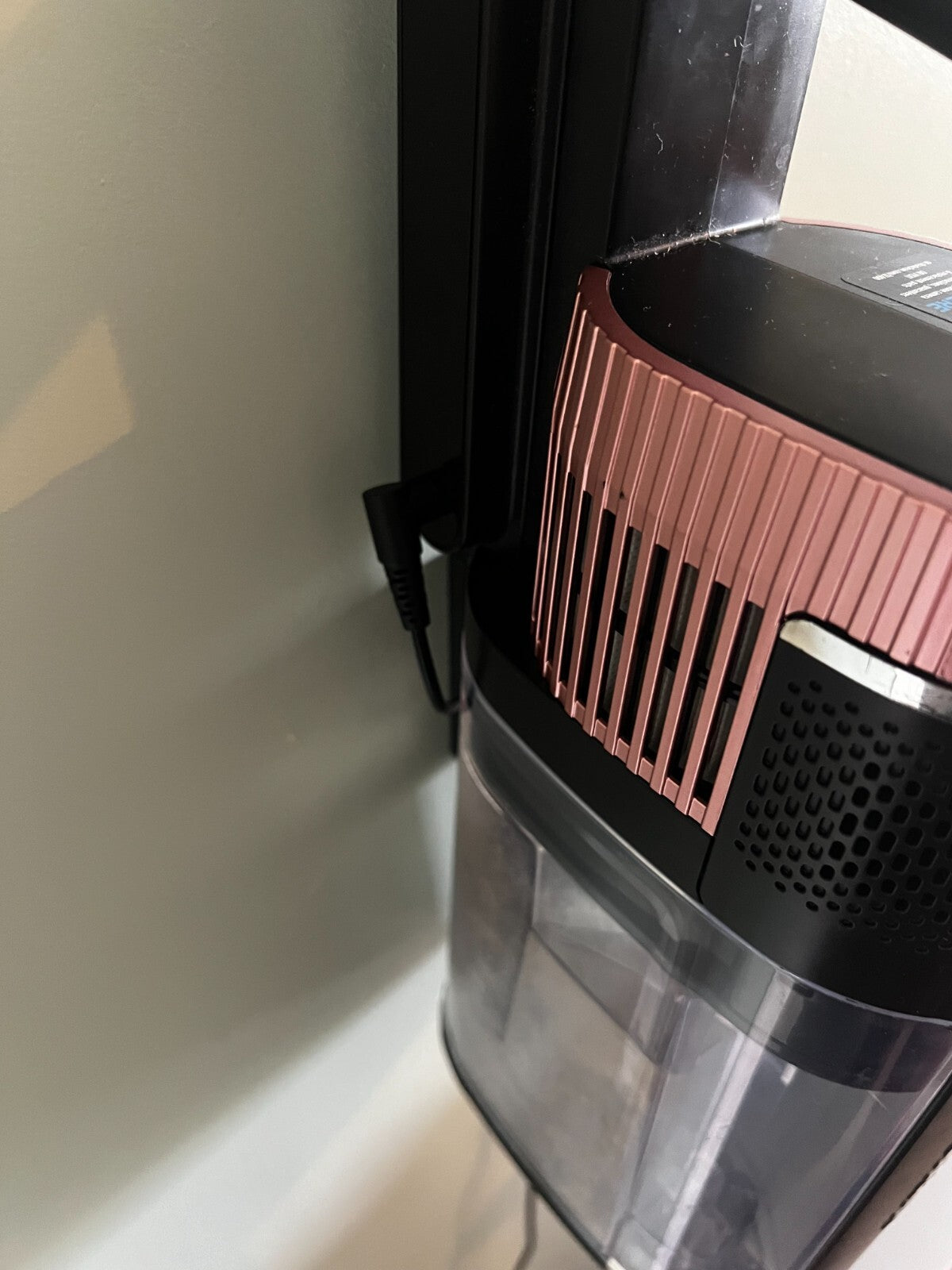 Shark Stratos Vacuum Wall Mount mounting bracket dock cable holder IZ400 IZ400UK