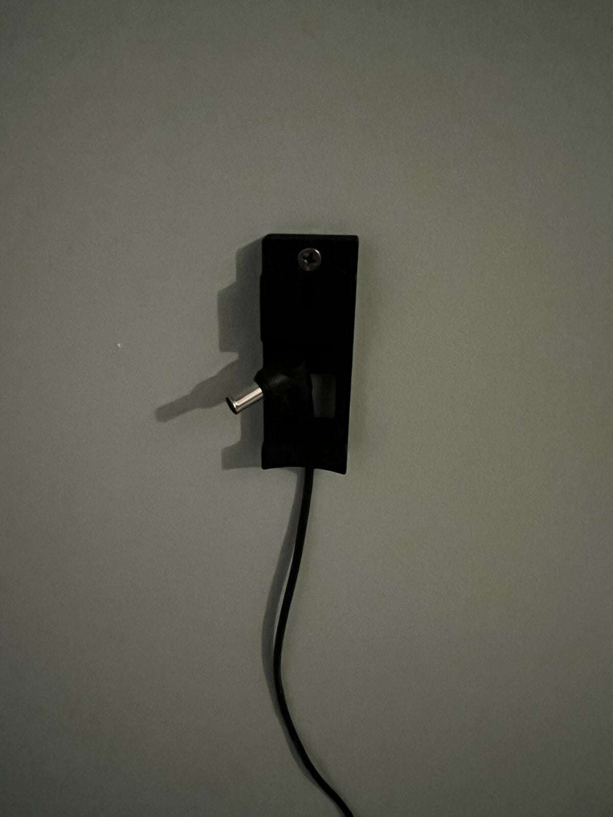 Shark Stratos Vacuum Wall Mount mounting bracket dock cable holder IZ400 IZ400UK