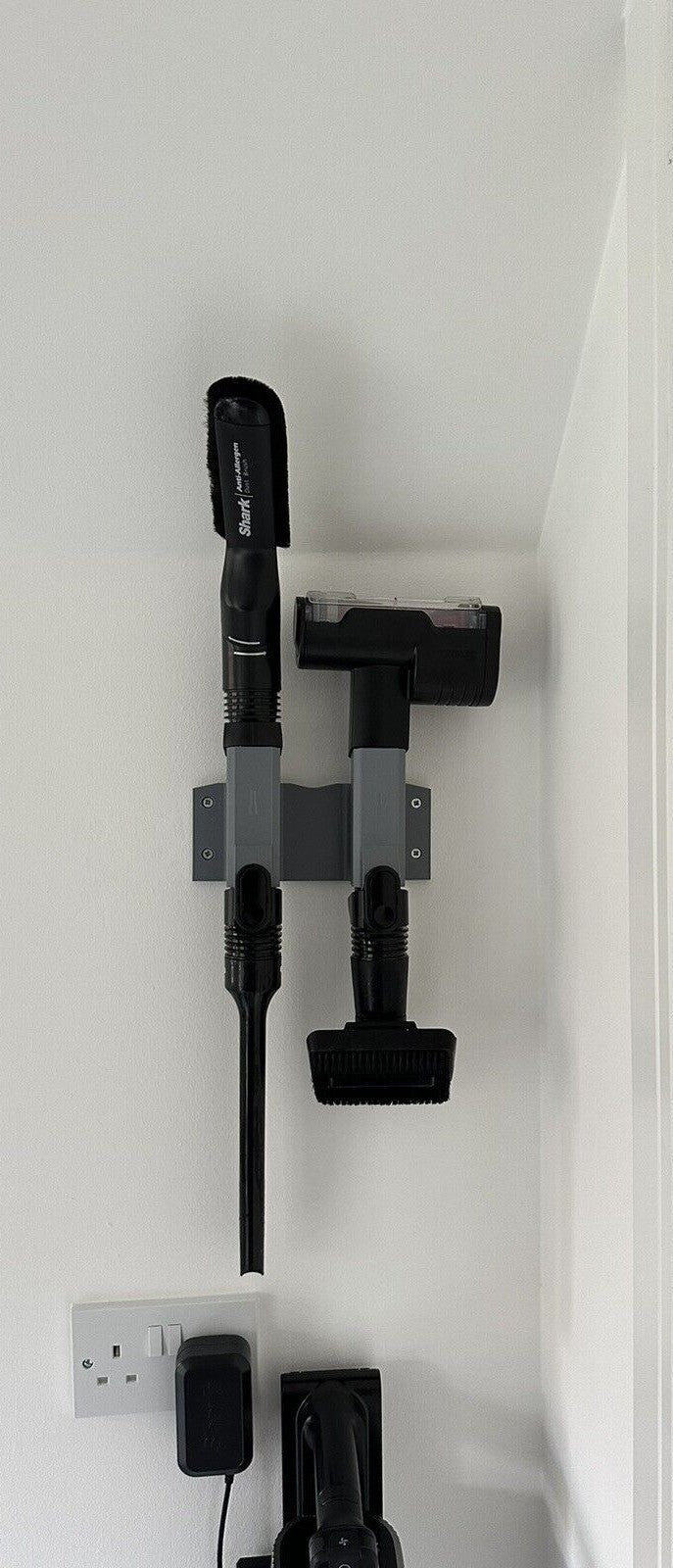 Shark Stratos IZ420 Pet Pro Cordless Vacuum Wall Mount accessory holder dock